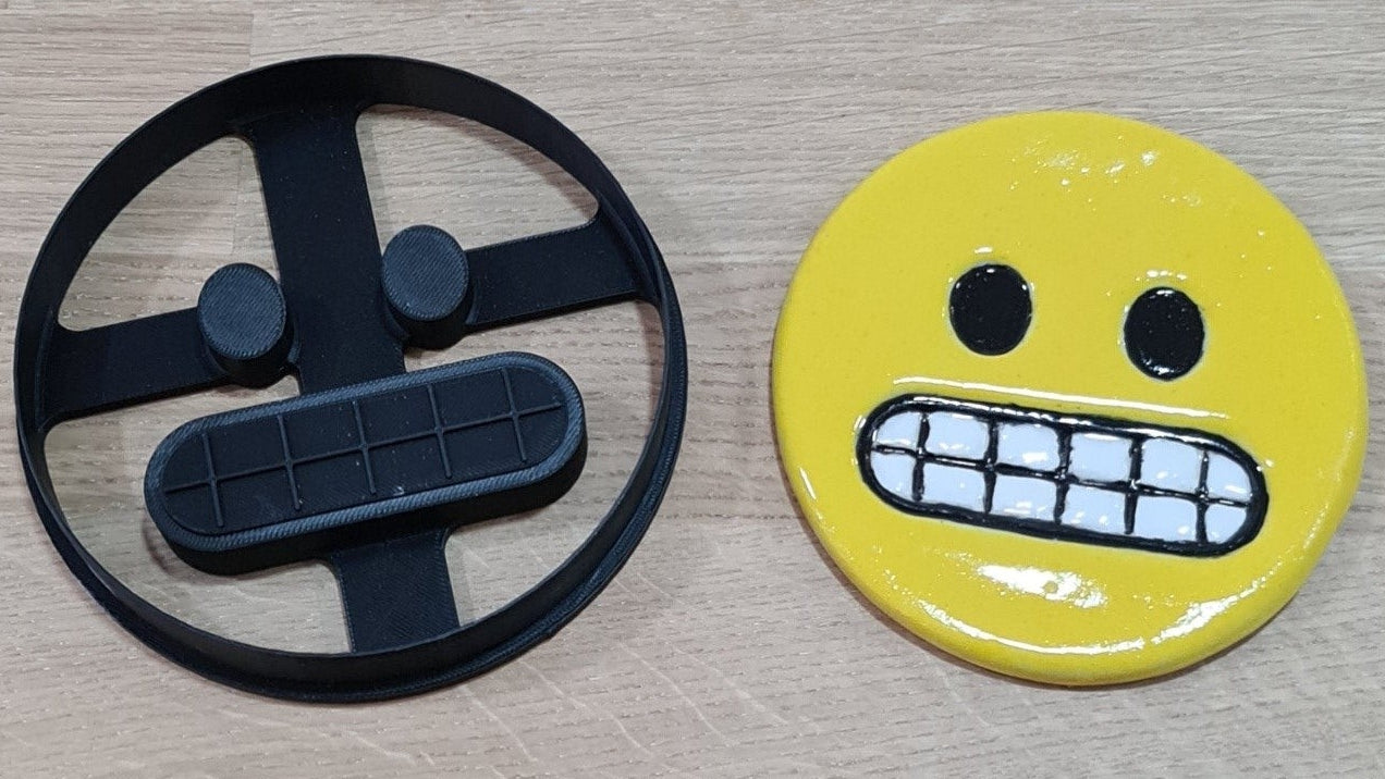 Emoji cutter (grimmace)