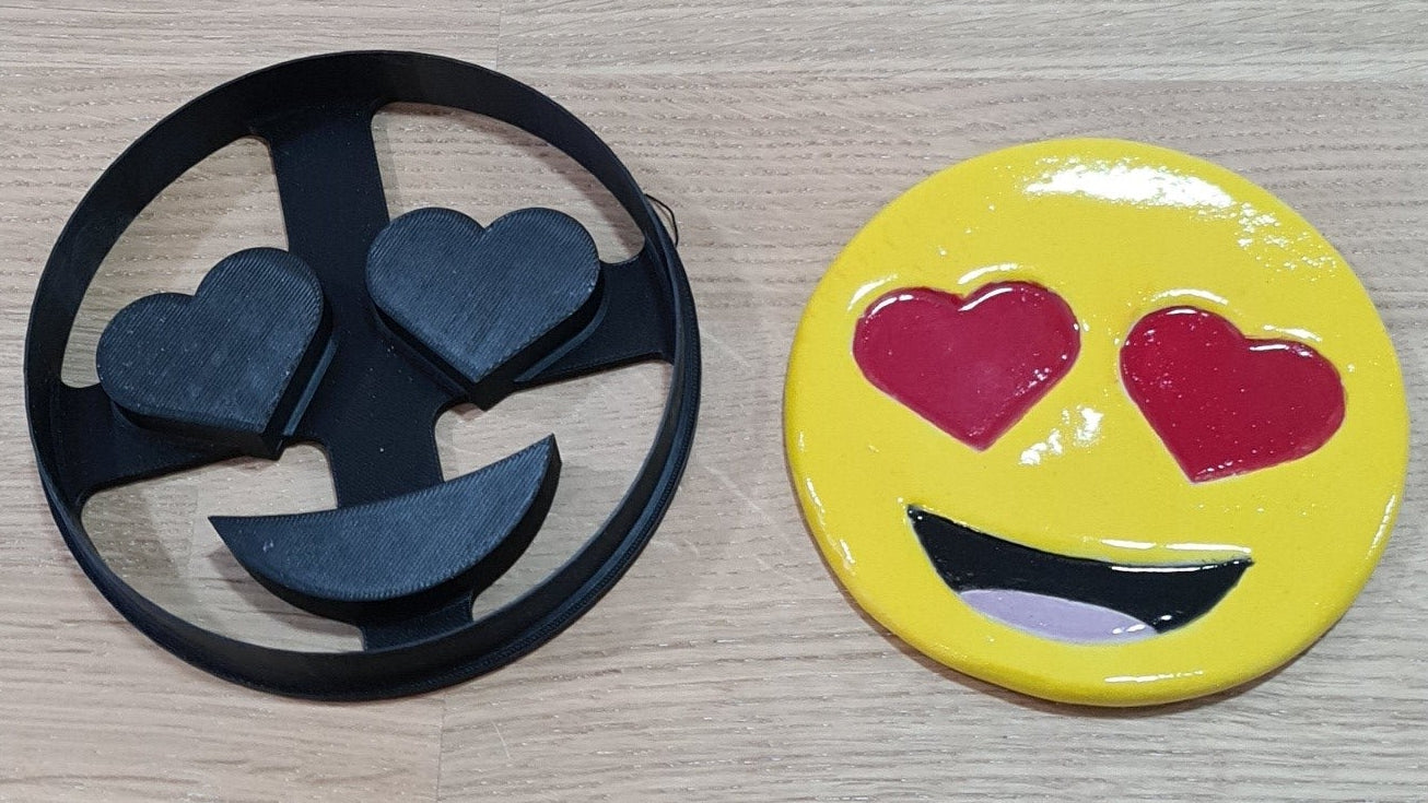 Emoji cutter (love)